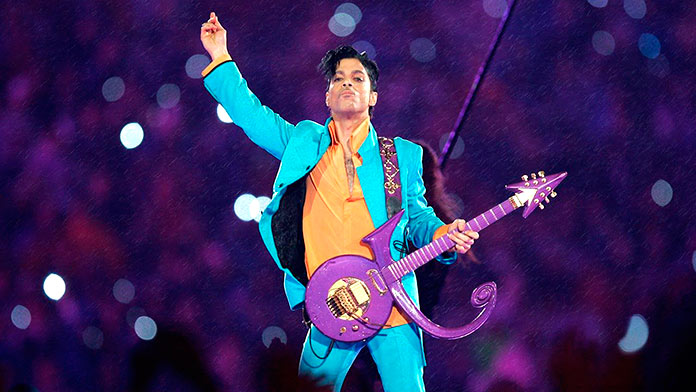 Prince en su actuación de la Super Bowl XLI