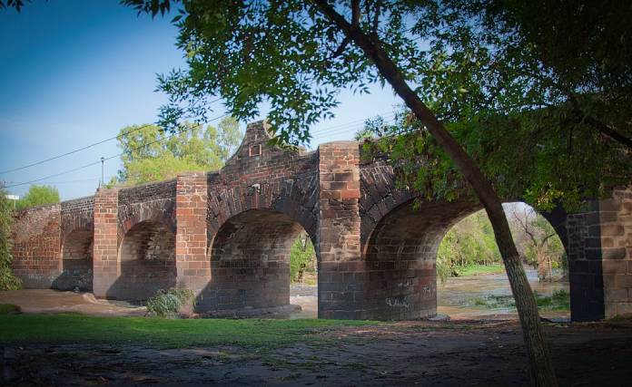 Puente de piedra del San Juan del Río.