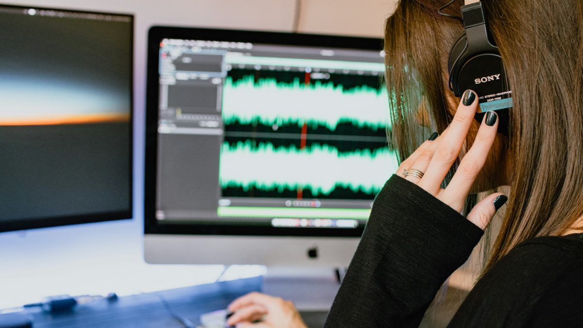 ¿Qué es la música binaural?: las frecuencias de sonido que promueven la relajación, el enfoque y la meditación