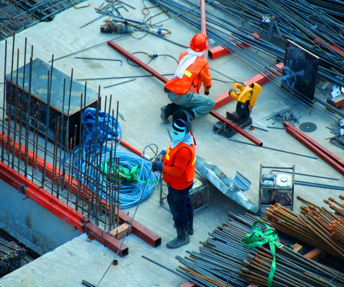 Ingenieros trabajando.