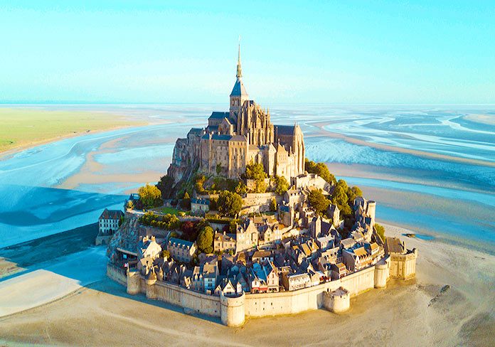 Microsoft devuelve a la vida el Mont Saint Michel de 1709 con realidad mixta