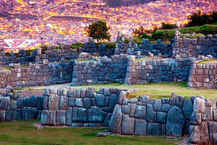 Antigua fortaleza de Sacsayhuamán