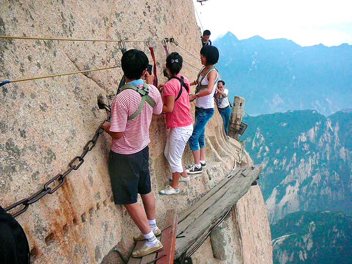 Sendero, de doble sentido, para subir y bajar a Huashan