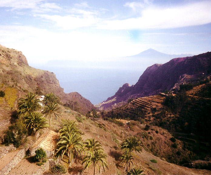 Barranco de La Gomera con el Teide al fondo