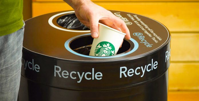 Starbucks desarrollará una taza reciclable y biodegradable.