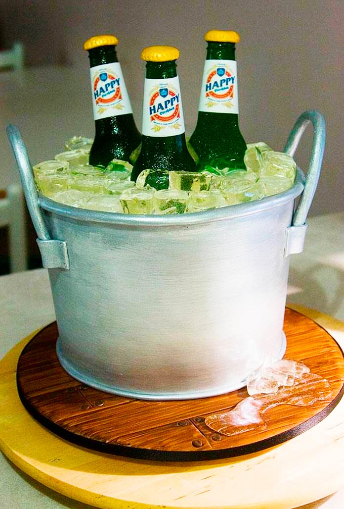 Tarta cubo de hielo con cervezas