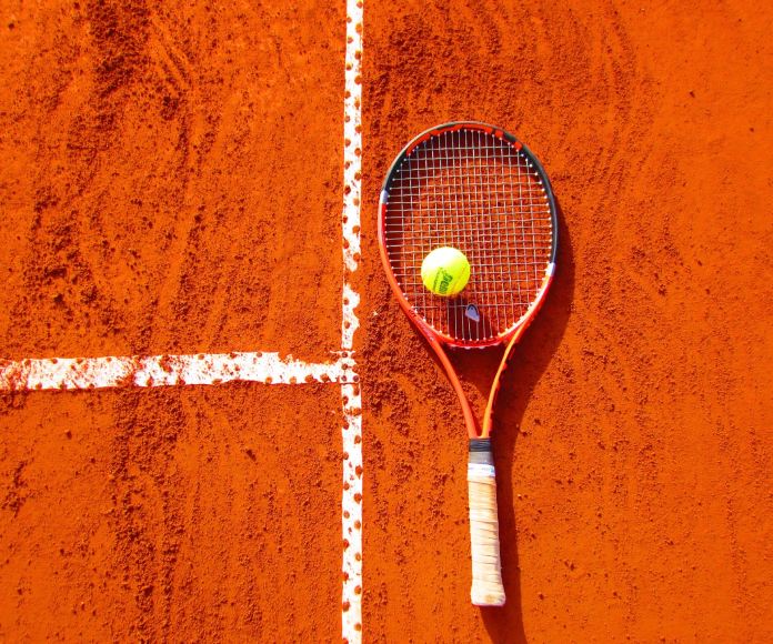 Tipos de canchas de tenis: dimensiones y superficies de todos los tipos de pistas de tenis (hierba, tierra batida…)