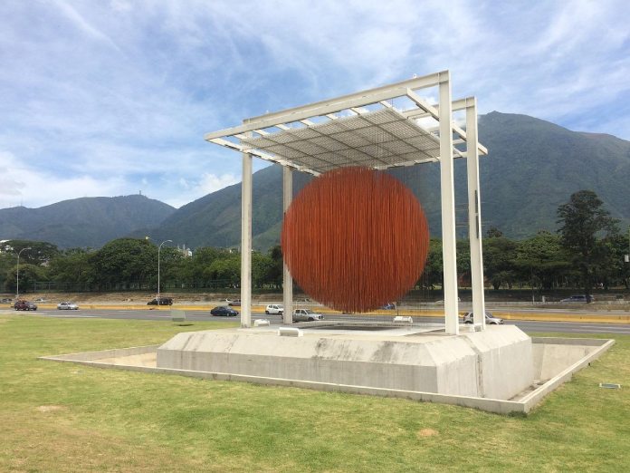 Tipos de esculturas - Esfera Caracas - Escultura cinética