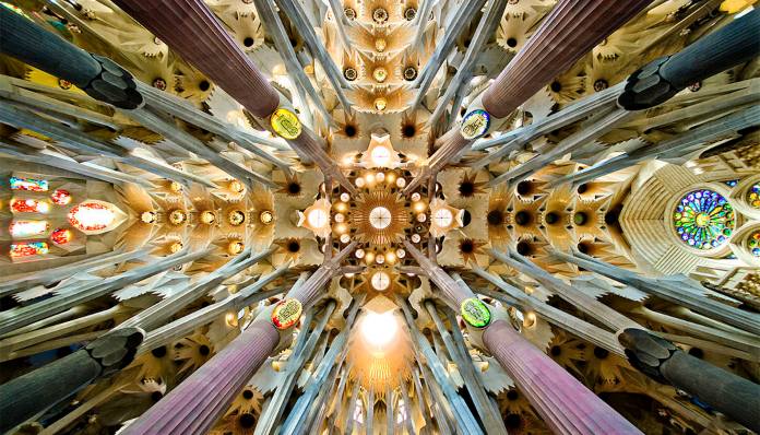 Tipos de fotografías - Techo de la basílica de la Sagrada Familia - Fotografía de arquitectura