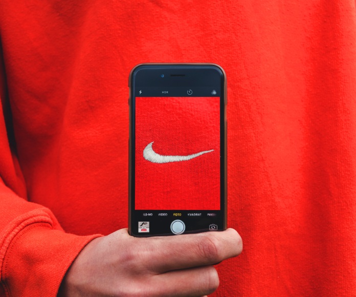 Marca Nike en un celular.
