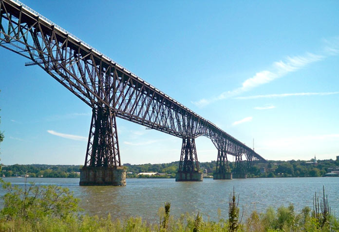 Tipos de puentes: puentes voladizos - Pasarela sobre el Hudson