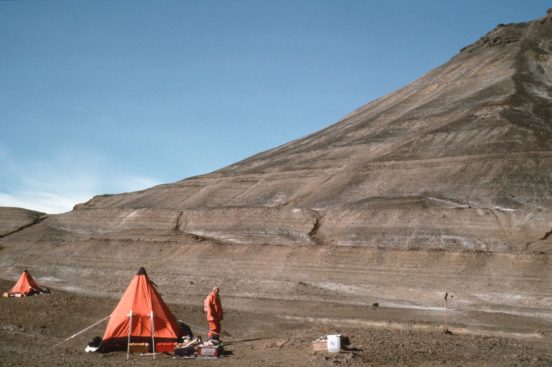 Campamento de la expedición geológica donde fue recolectado el fósil