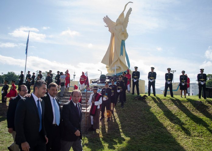 tradiciones-argentinas-dia-del-veterano-y-de-los-caidos-en-la-guerra-de-malvinas