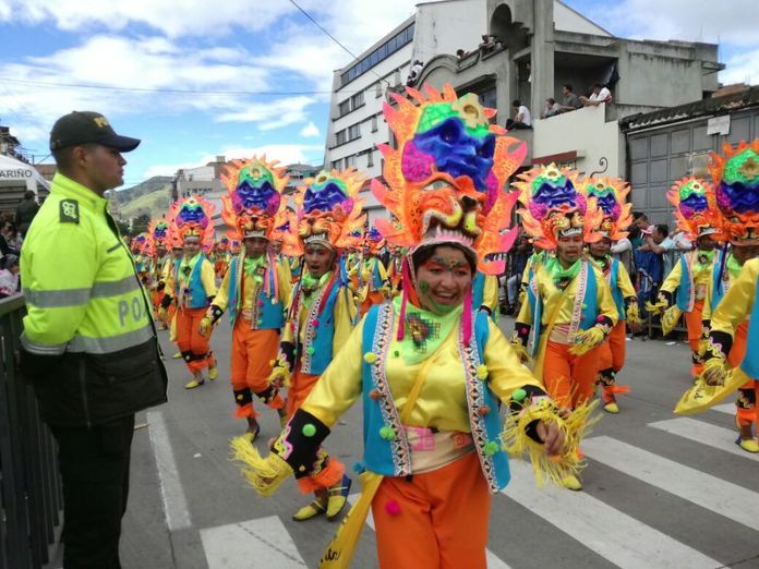 tradiciones-colombianas-carnaval-de-negros-y-blancos