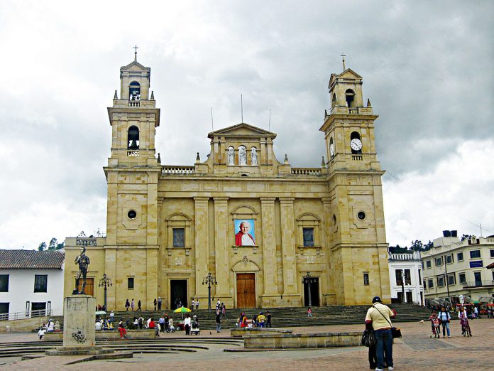 tradiciones-colombianas-devocion-a-la-virgen-de-chiquinquira