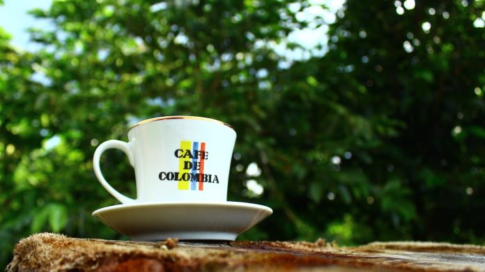 tradiciones-colombianas-disfrutar-de-una-buena-taza-de-cafe