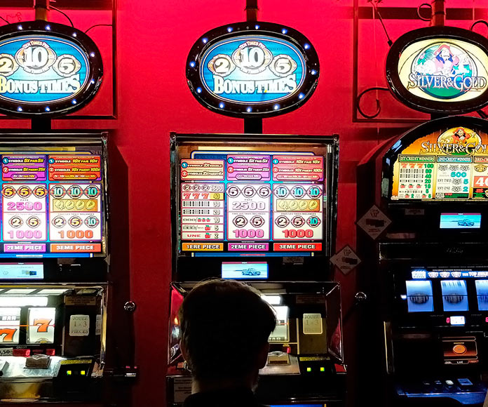 máquinas tragaperras en un casino