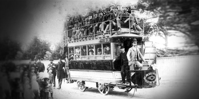 Tranvía Julien conducido por Mark Bullimore en Melbourne, 1888.