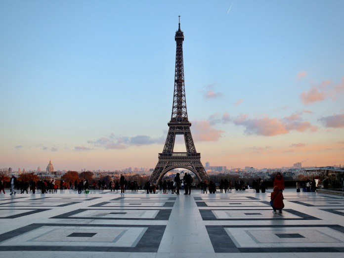 París, Francia como objetivo del turismo convencional.