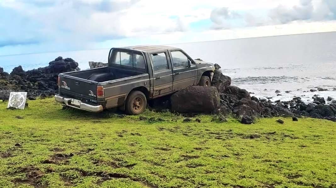 Un turista destruye un Moái sagrado de la Isla de Pascua