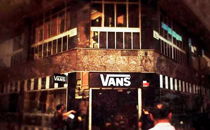 Tienda Vans en el antiguo local de la Editorial Plaza & Janés