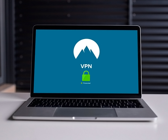 ordenador portátil mostrando el acceso a una VPN