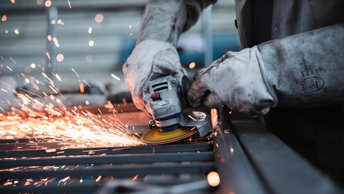 El sector manufacturero de EE. UU. muestra un ligero crecimiento en mayo, pero los costes de insumos aumentan a niveles récord